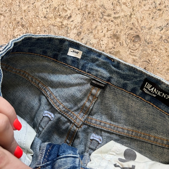 Blank NYC Ludlow Girlfriend Crop with Stars - Picture 3 of 6